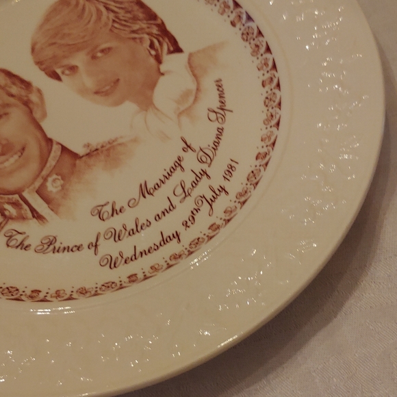Prince Charles & Diana Royal Wedding Plate 1981  - Picture 3 of 7